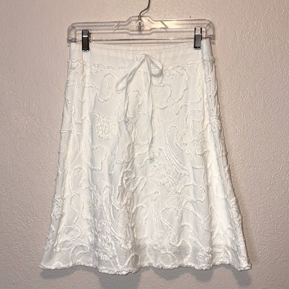 Max Studio white cotton top stitch a line skirt